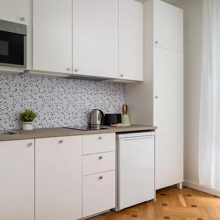 Metro Sluzew By Bookinghost Apartamento *