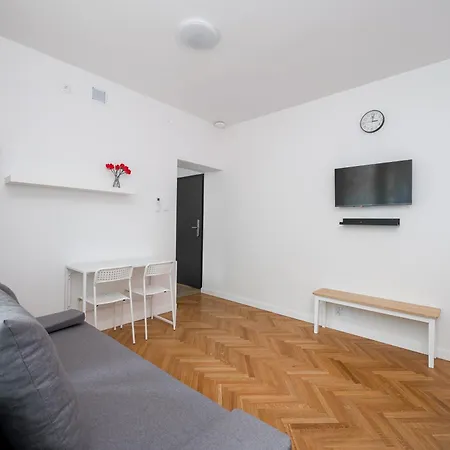Apartamento Metro Sluzew By Bookinghost