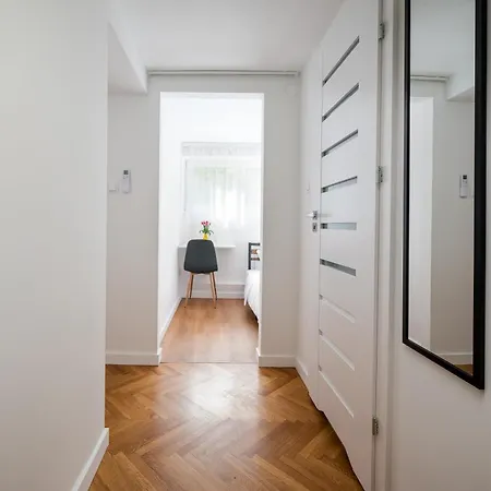 Metro Sluzew By Bookinghost Apartamento
