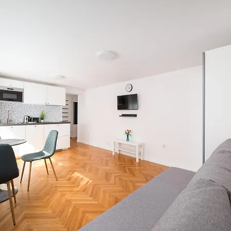 Apartamento Metro Sluzew By Bookinghost