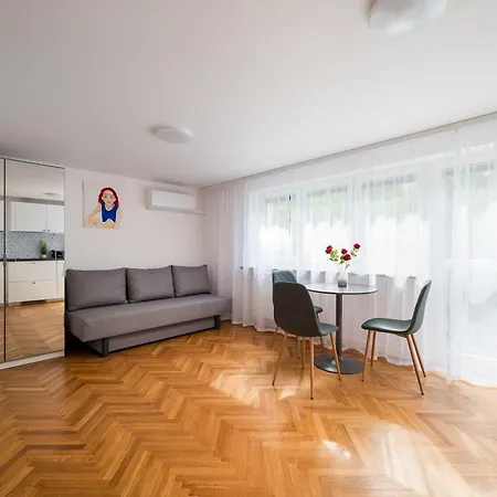 Apartamento Metro Sluzew By Bookinghost *