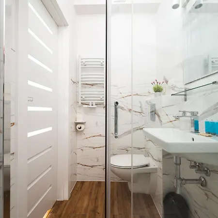 Metro Sluzew By Bookinghost Apartamento