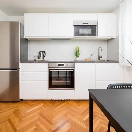 Metro Sluzew By Bookinghost Apartamento